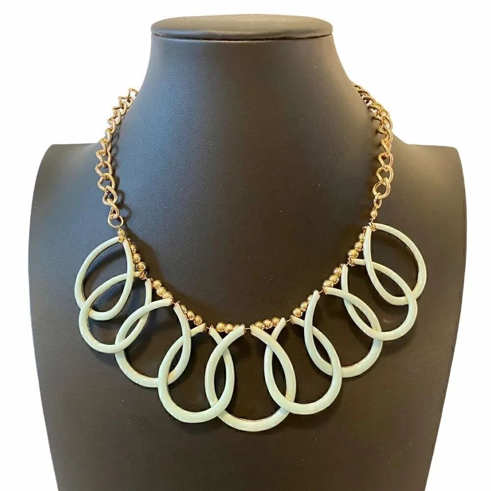 9 Sea Foam Vertical Ovals on Gold Toned Chain.